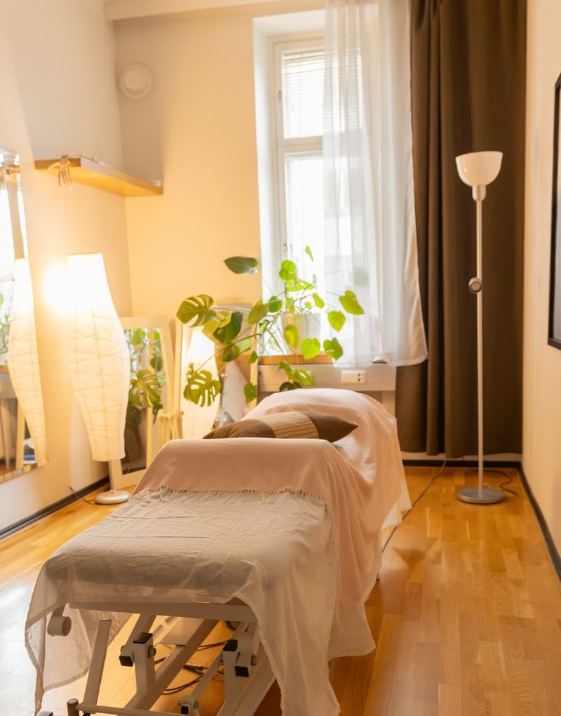 Hieronta Helsinki. Osteopaatti helsingin keskustassa. Hoitohuone Auringon palveluihin kuuluu myös urheiluhieronta ja klassinen hieronta. Hieronta Helsinki. Osteopaatti helsingin keskustassa. Hoitohuone Auringon palveluihin kuuluu myös urheiluhieronta ja klassinen hieronta.